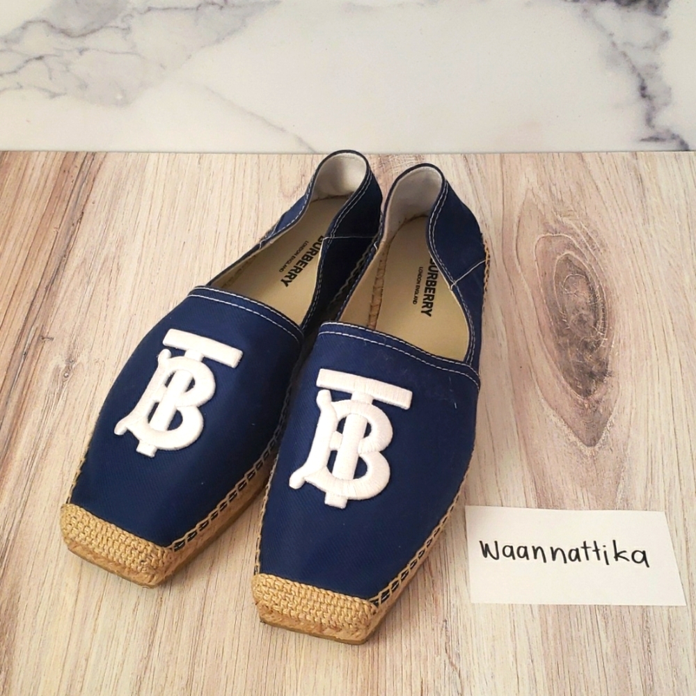 Burberry Navy Flat with Logo size 39